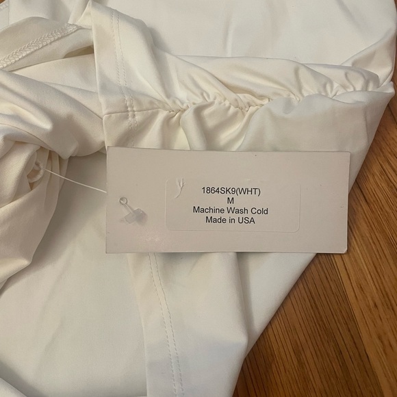 Nwt Fox’s White Tank Top Size Medium - Picture 4 of 6